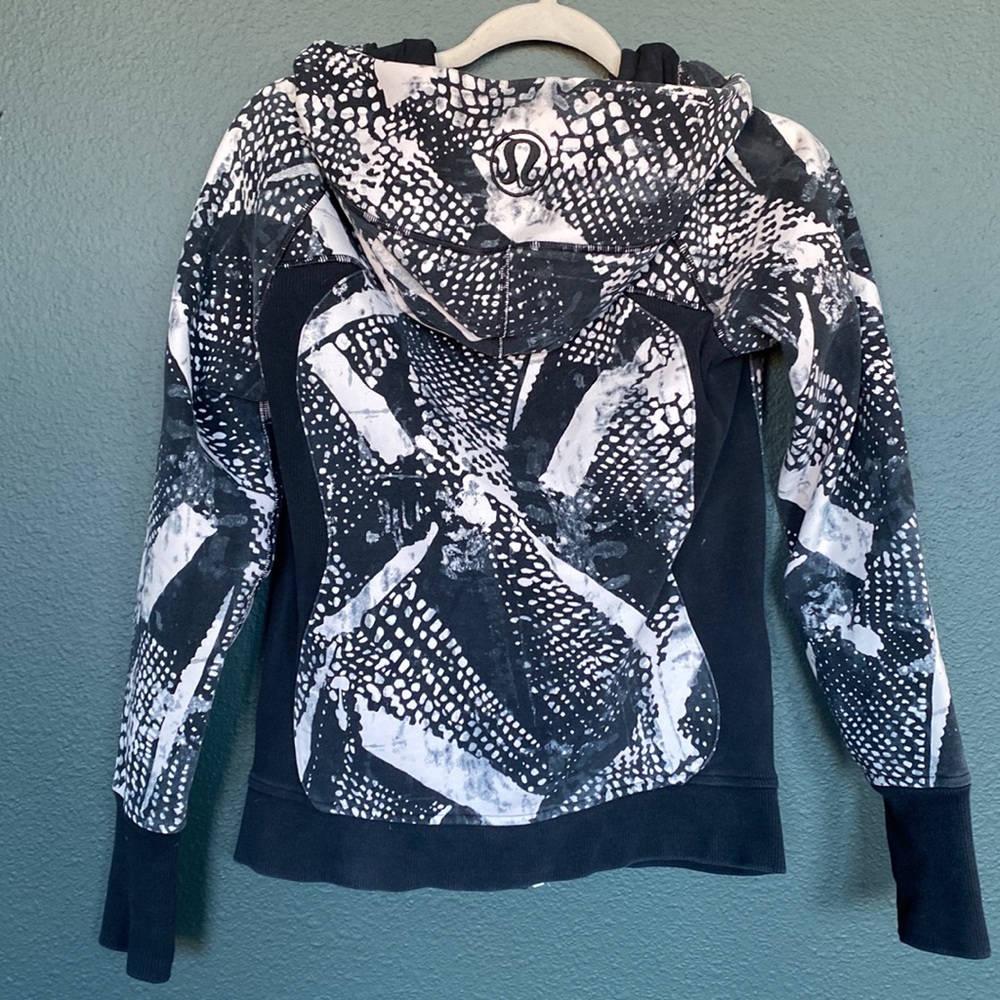 Lululemon Scuba Jacket - Picture 2 of 4